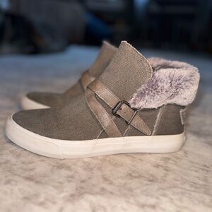 Blowfish Malibu women's Gray Ankle Boots with Faux Fur Lining size 9.5